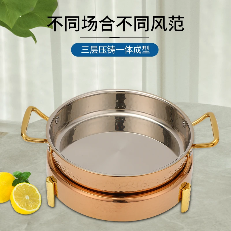 La marmite peu profonde est épaisse