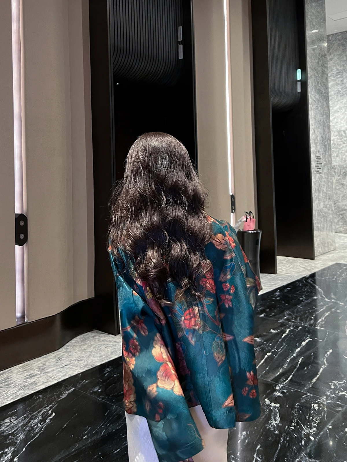 

Новая женская куртка из китайского атласного ацетата с воротником-стойкой на пуговицах для весны и осени, верхняя одежда для повседневной носки, модная женская модель