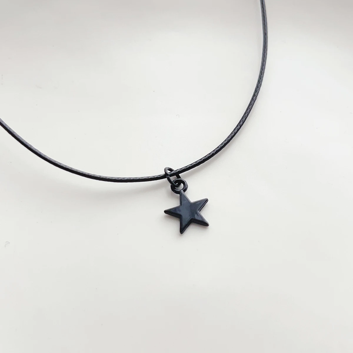 Stylish and simple everything with sweet and cute black five-pointed star pendant choker Choker necklace women\'s accessories