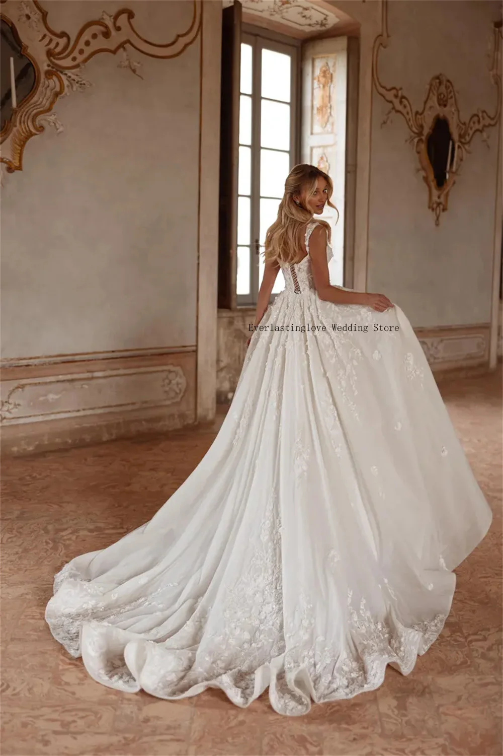 فساتين زفاف فاخرة بحمالات رفيعة على شكل قلب مزينة بالدانتيل على شكل حرف A مصنوعة حسب الطلب مشد سويب تراين 2026 فيستدو دي نويفال