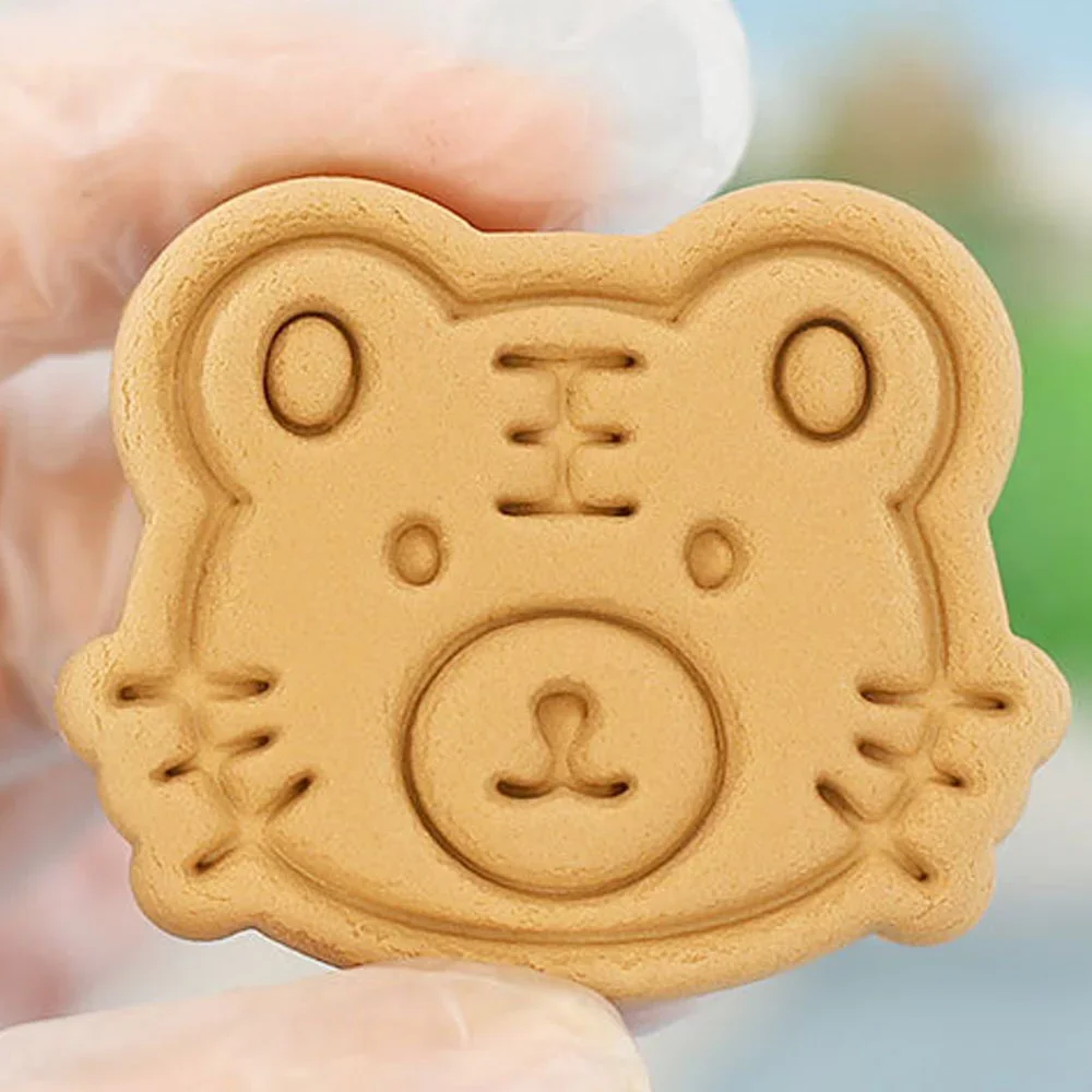 New Cartoon Tiger Shaped Cookie Embosser Cute Animals Biscuit Mold 3D Press Fondant Cookie Cutter Baking Cake Decorating Tools