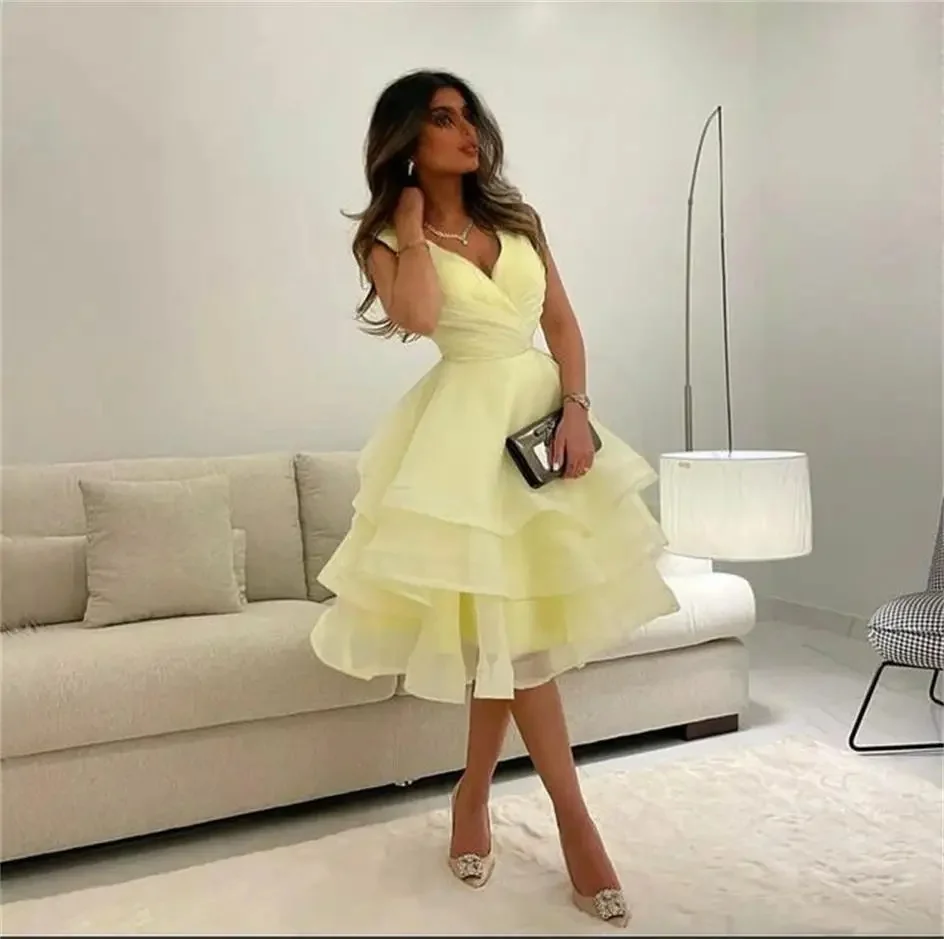 Yellow Prom Dresses V Neckline Organza Sleeveless Tiered Knee Length Simple Evening Gowns Elegant Woman Gala Dresses