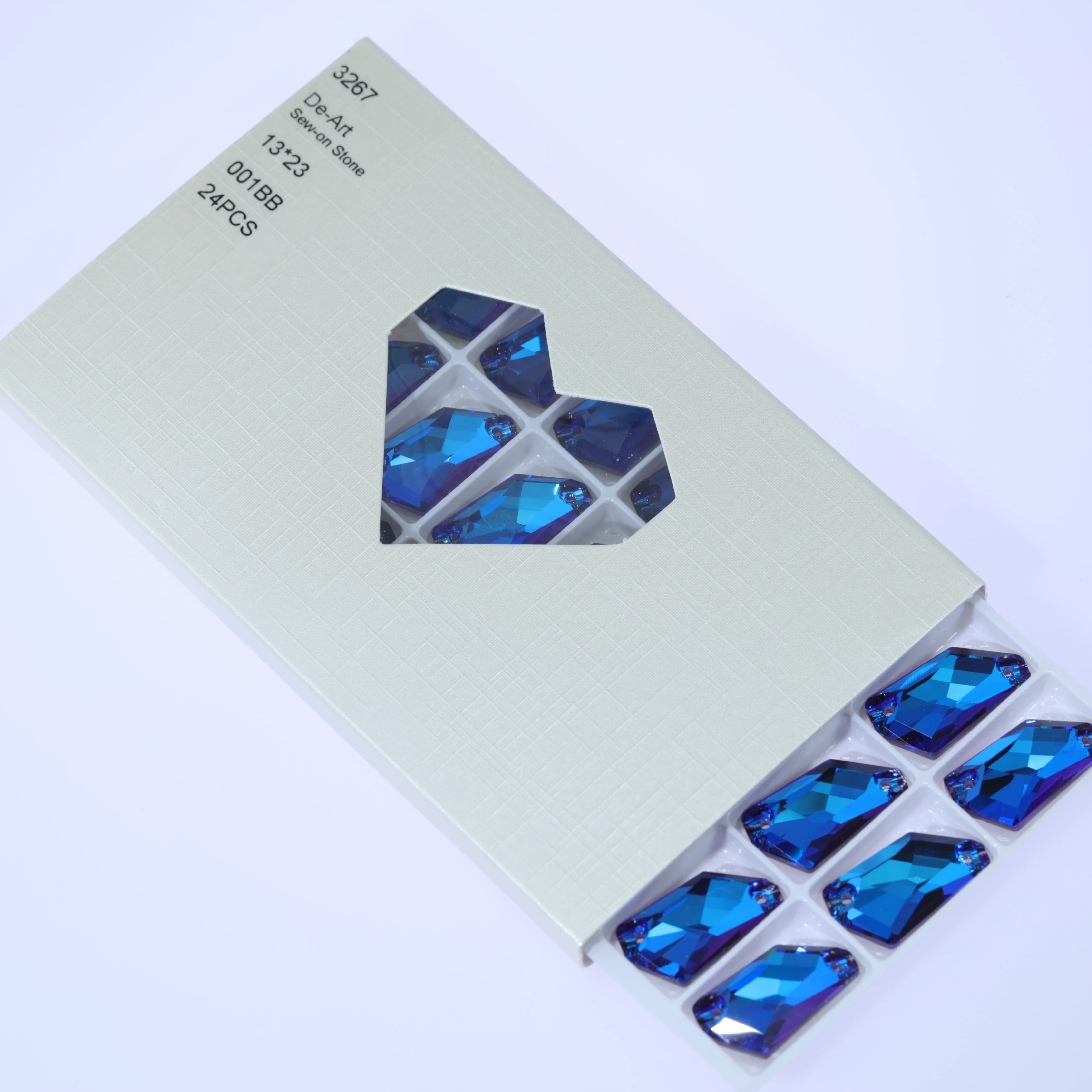 Funkelnde, elegante Glas-Kristall-De-Art-Aufnähsteine mit normaler Farbplattierung für Kleidung, Hochzeitskleider und DIY-Bastelarbeiten. – Detail 9