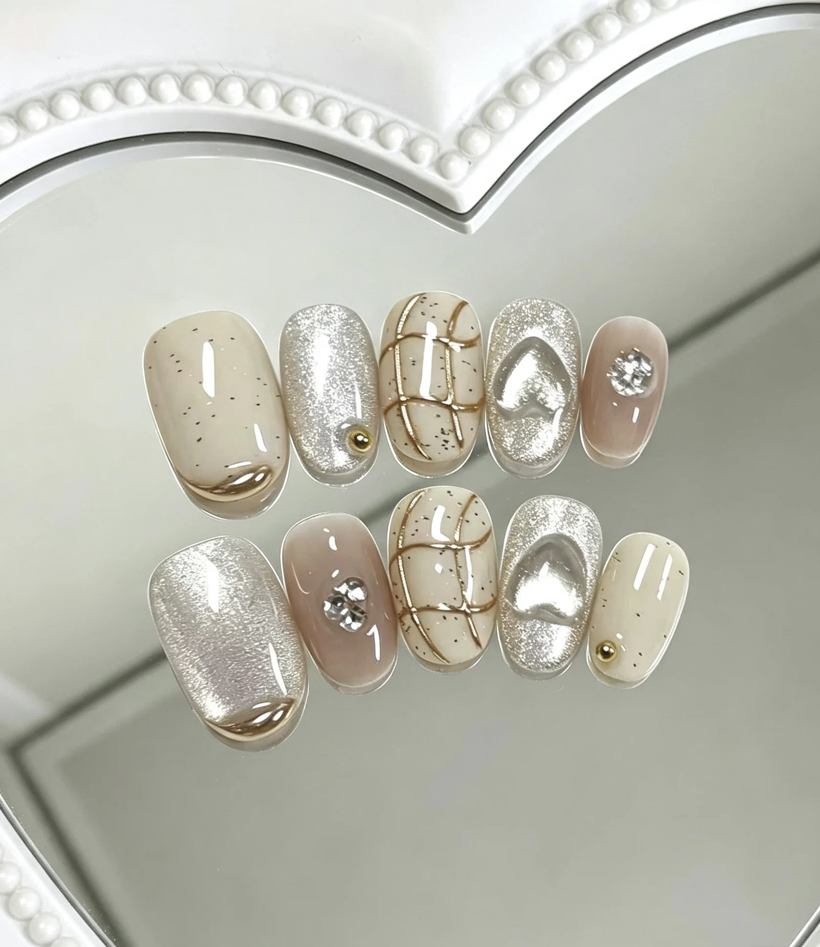 10-Piece Set of Nude-Toned Cat-Eye Metallic Plaid Heart-Shaped Oval Press-On Nails