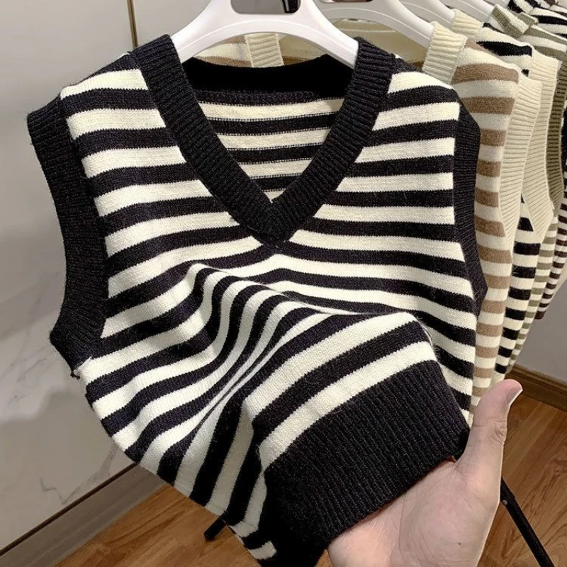 

Мужской вязаный жилет в корейском стиле, Новое поступление 2025, модный полосатый пуловер с v-образным вырезом, верхняя одежда на весну, осень, зиму