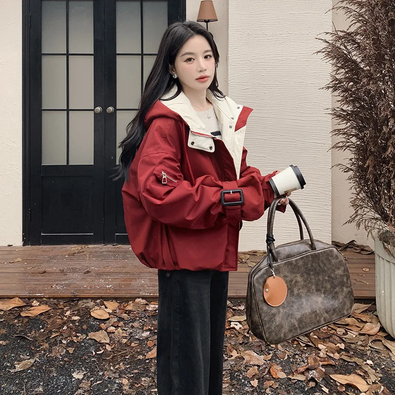 

Новогодняя красная бархатная толстая хлопковая куртка Parker, женская зимняя новая свободная дизайнерская толстая рабочая одежда, короткая стильная хлопковая куртка