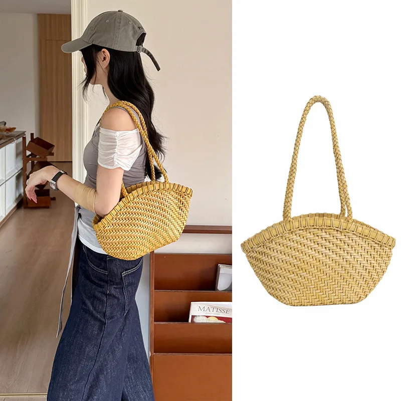 

Women's Fashionable Cowhide Hand Woven Shell Shoulder Bag for Commuting Leisure Travel Accessory Ideal for Vacation