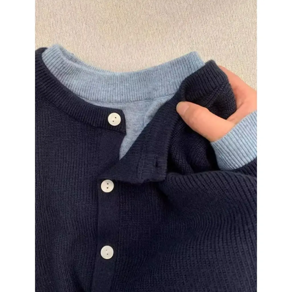 Marineblauw high-end gebreide jas voor dames, losse pasvorm, veelzijdige nep-tweedelige stijl voor de herfst en winter