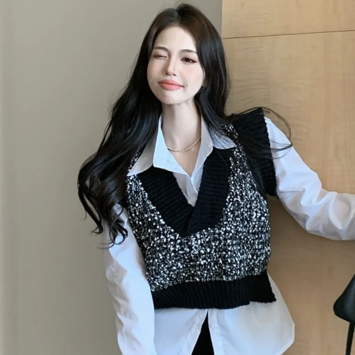 Knitted Sweater Vests Women V-neck Korean Vintage Preppy Fashion Outwear Slim Graceful Designed All-match Coats Aesthetic Ins