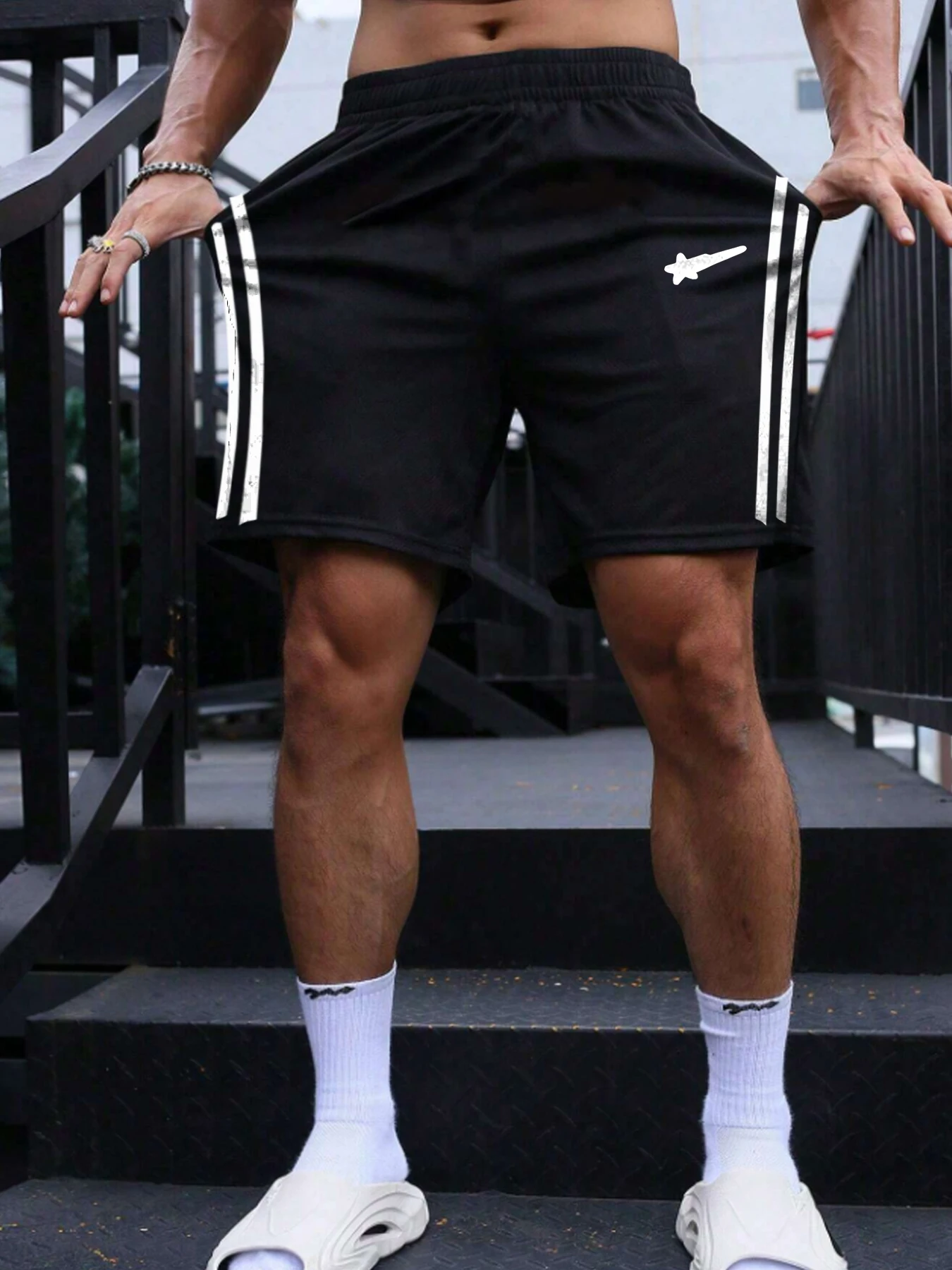 

Повседневные шорты в стиле High Street. Свободные трикотажные брюки с принтом.