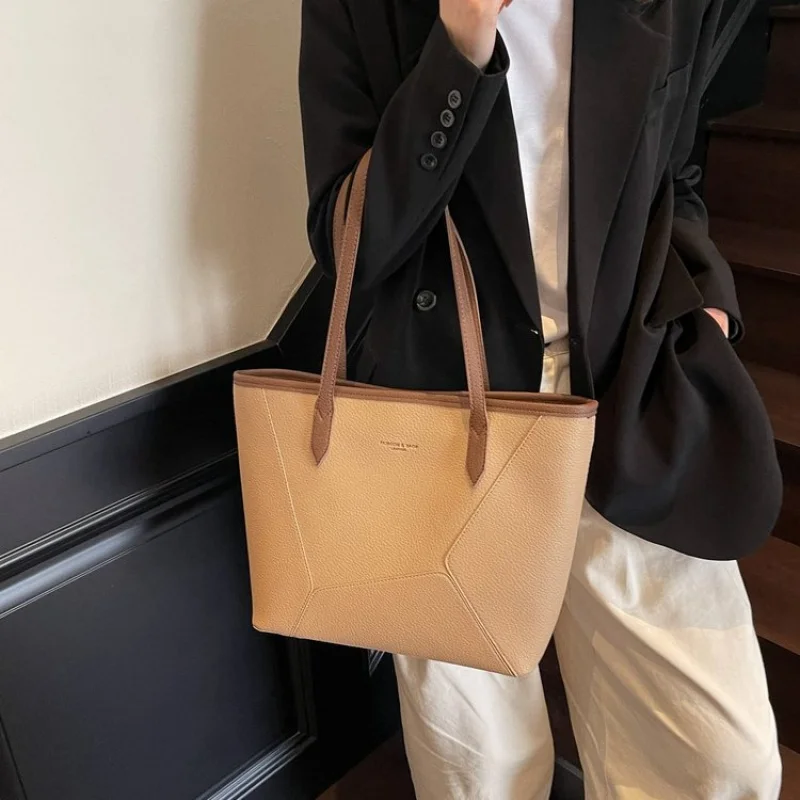 

Elegant Minimalist Vintage Purse Bag For Women With Crossbody Strap And Fashionable Trendy Superstar Show