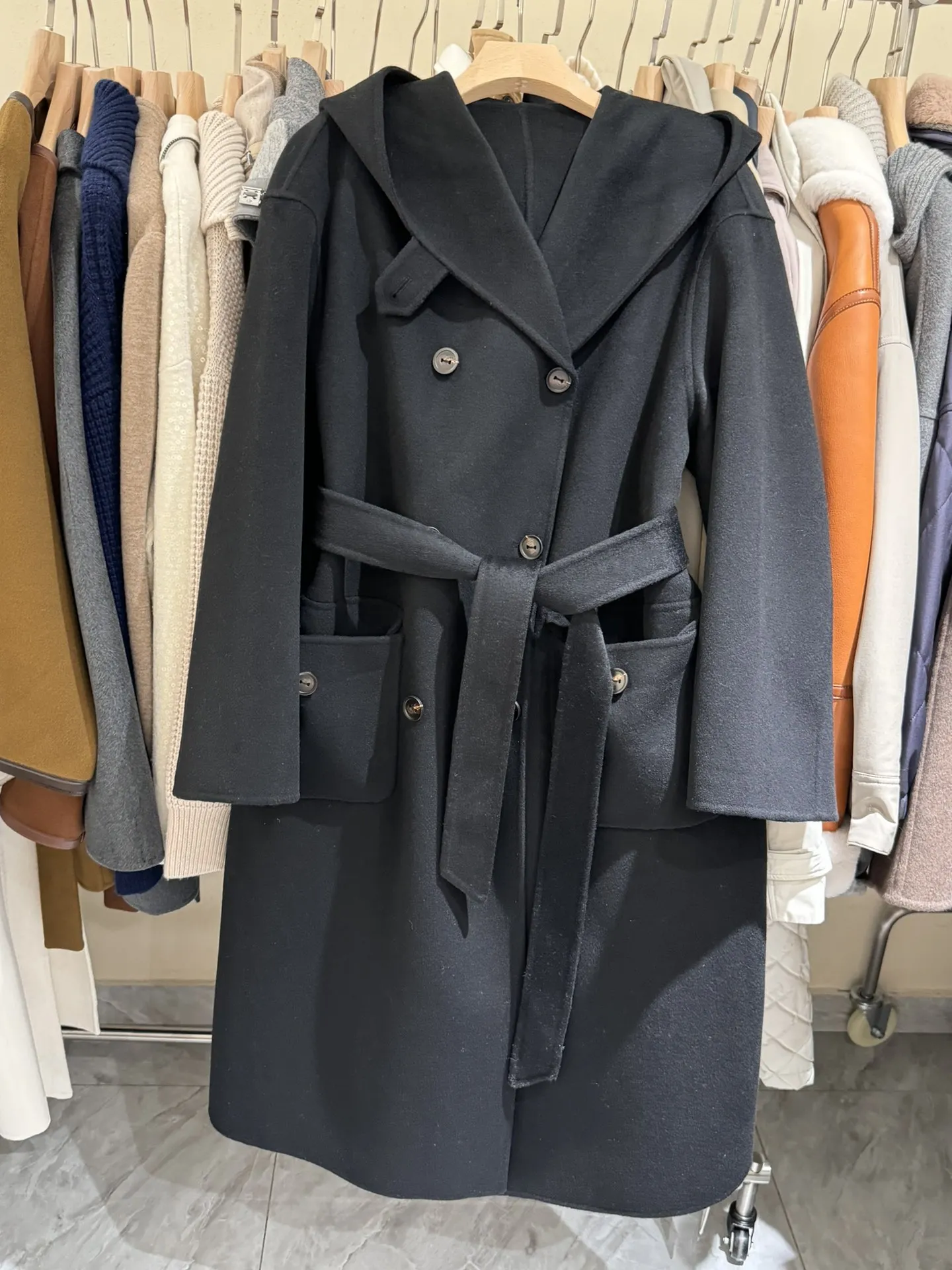 Cappotto in lana cashmere da donna autunno inverno 30% cashmere 70% lana Trench slim fit di media lunghezza con cappuccio Nero Bianco