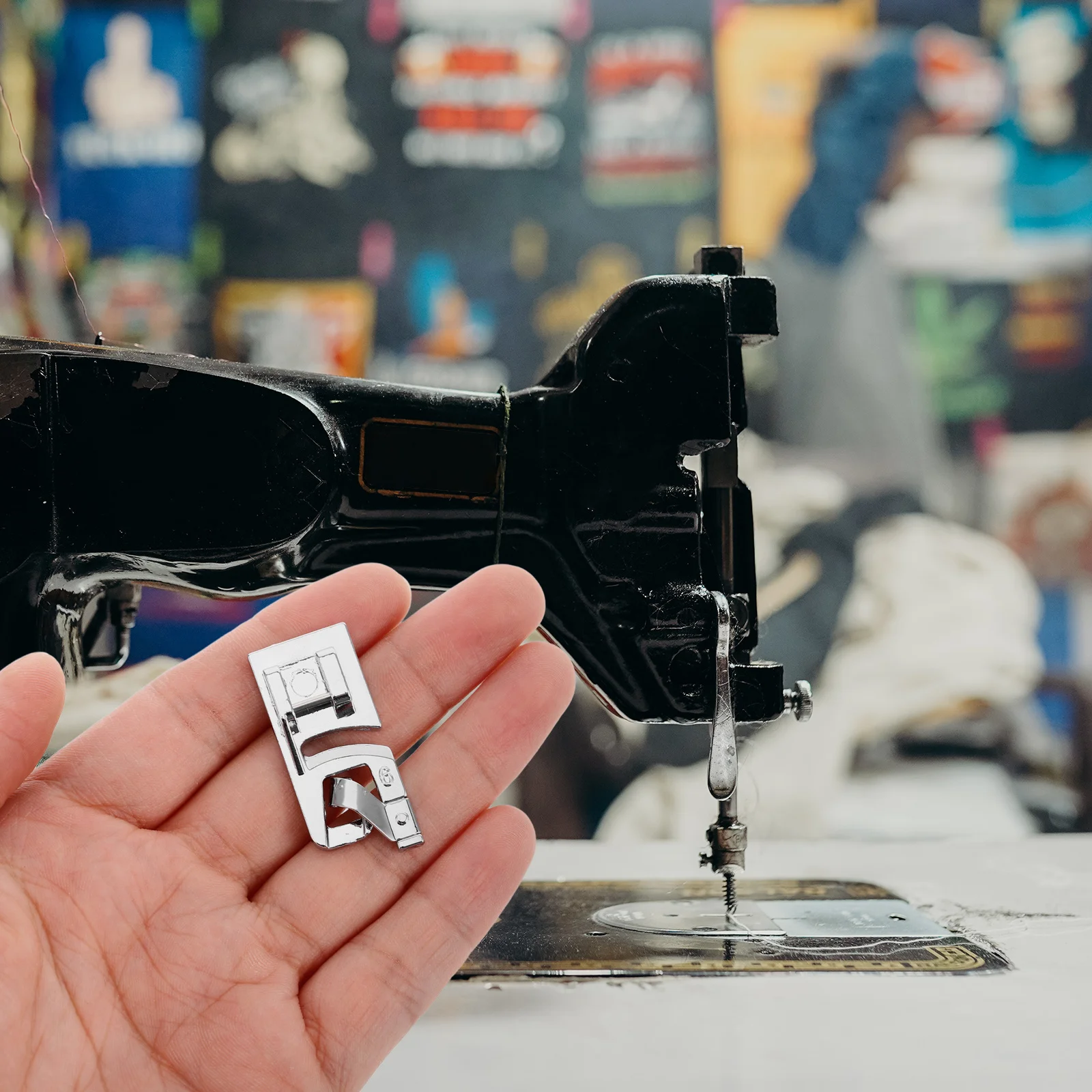 

4Pcs Sewing Machine Presser Foot Set Original Hemming Guide Adjustable Invisible Zipper Rolling Binding Attachment for Home