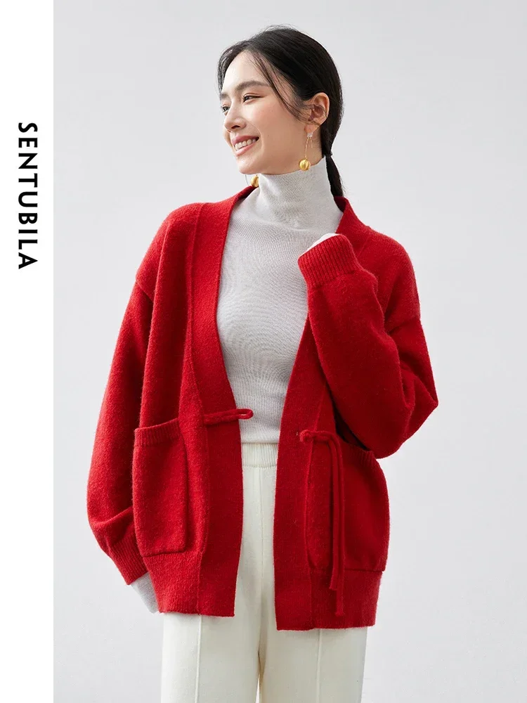 SENTUBILA Czerwony luźny kardigan z dzianiny dla kobiet 2024 Winter V Neck Long Sleeve Pockets Fashion Female Knitwear W43E56600