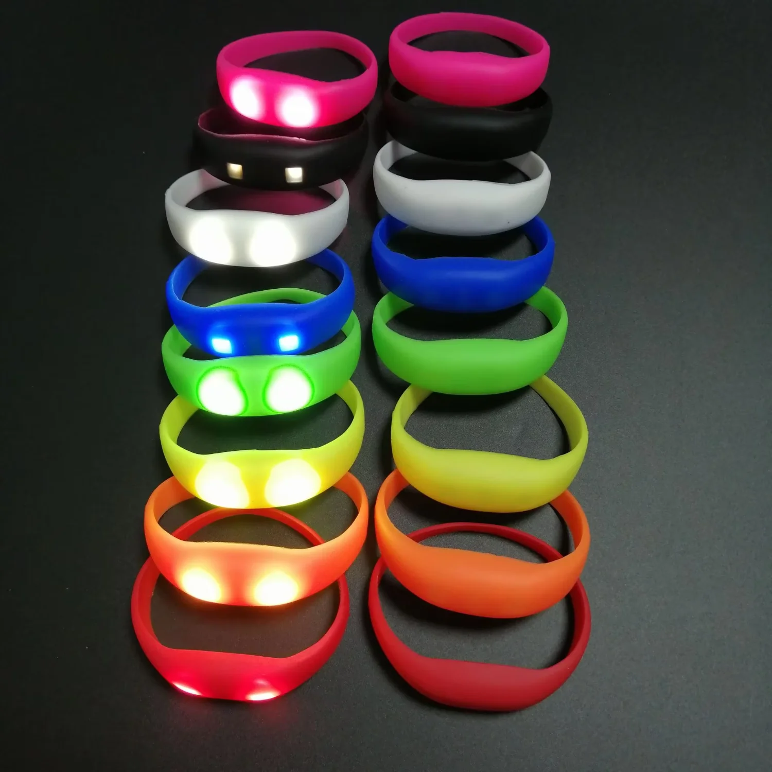 

Wholesale Silicone LED Wristband Sound Activated Bracelet for Halloween Rave Parties Festivals Voice Control