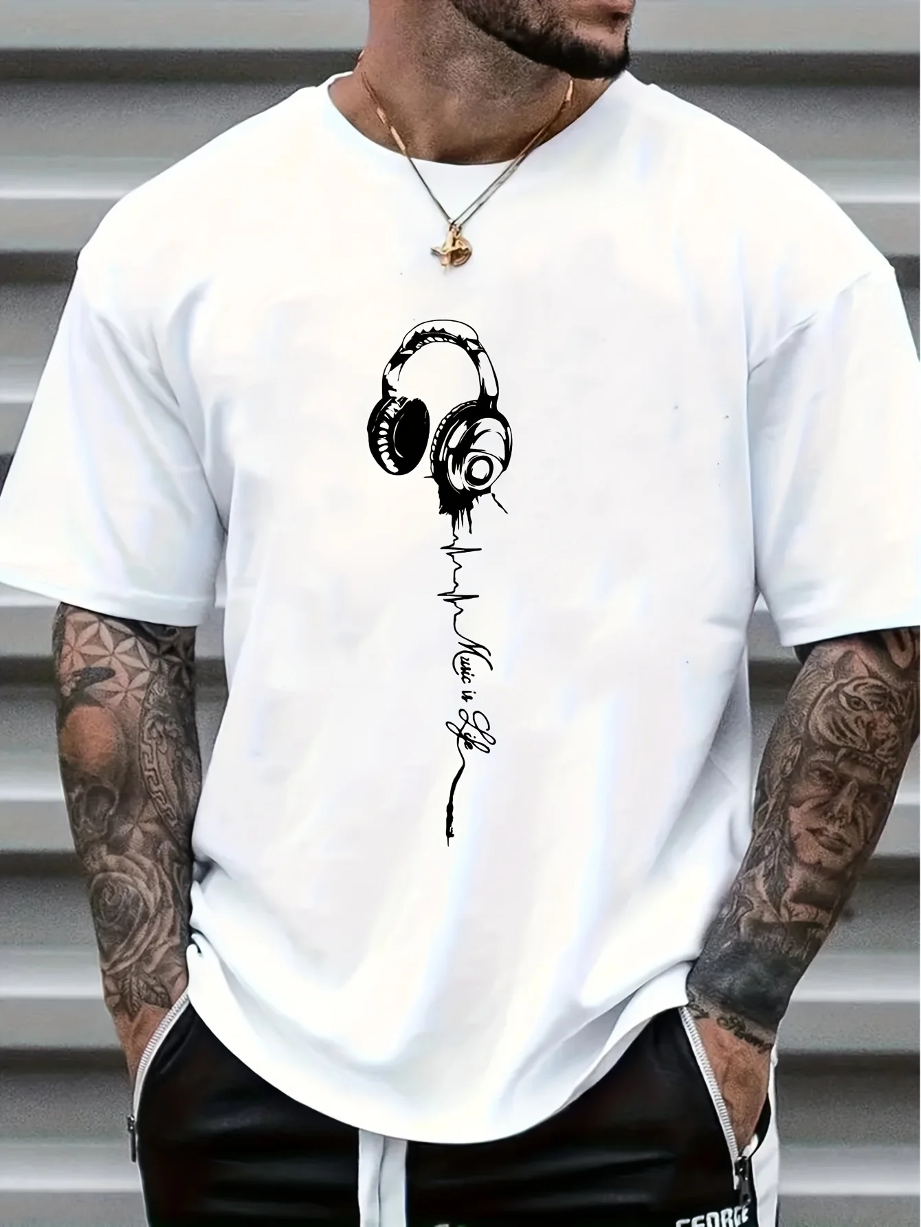 Auriculares de verano para hombre con estampado de letras, camiseta transpirable y cómoda con cuello redondo.