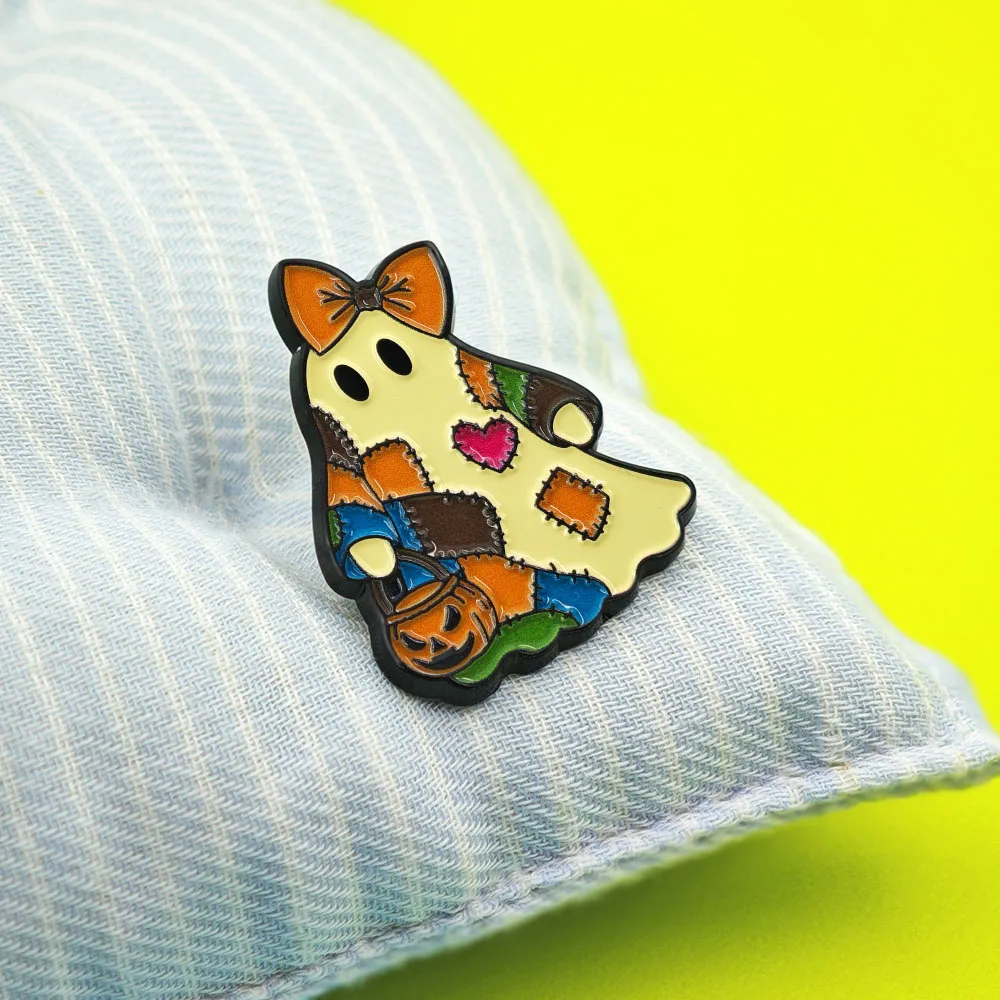 Halloween-Broschen mit Schleifenmuster, niedliche Patchwork-Geister-Emaille-Anstecknadeln, Kürbis-Eimer-Abzeichen, Kawaii-Tier-Schmuck, Anstecknadeln für Revers, Accessoire, Geschenk – Detail 6