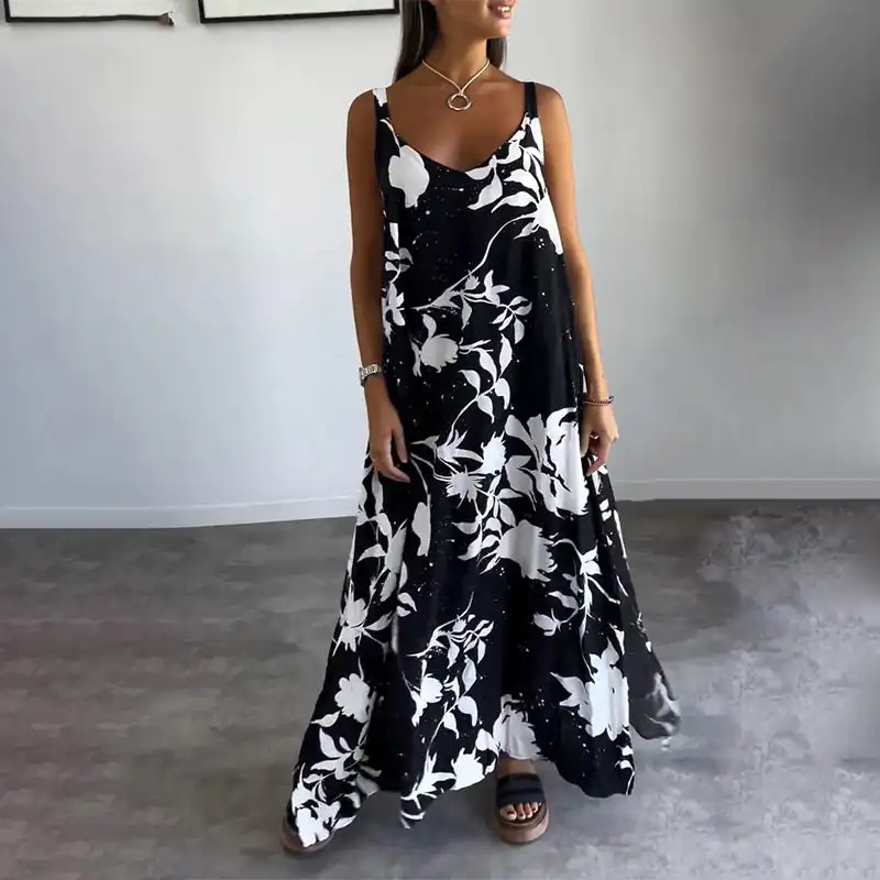 

Women's Floral Spaghetti Strap Sleeveless Backless Flowing Dress Fluid dress with thin straps, sleeveless and uncovered on the b