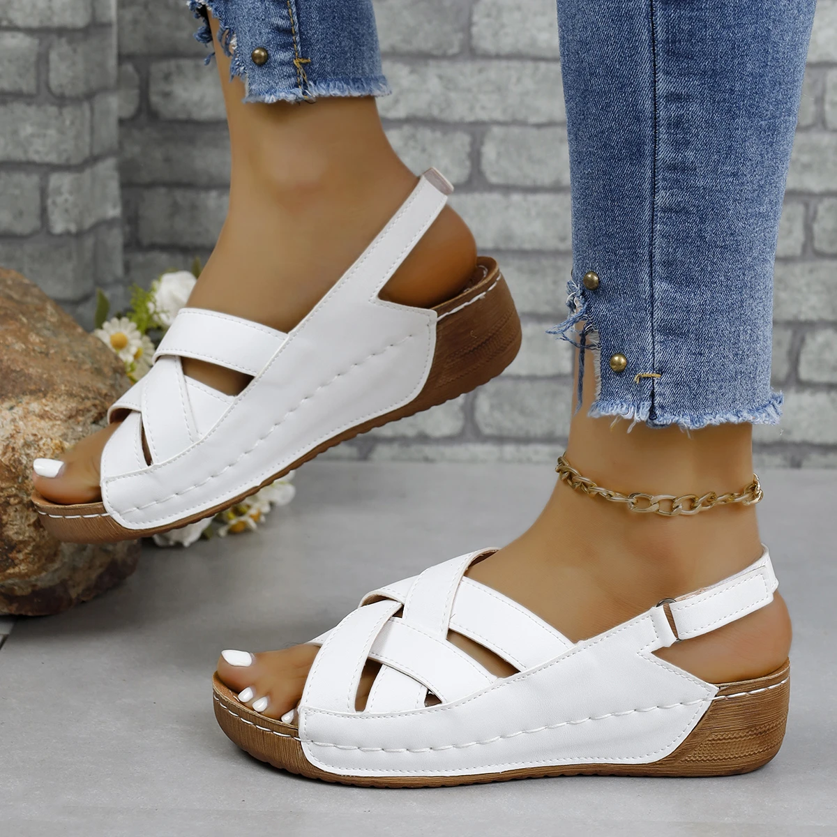 2026 Neue Sommer-Outdoor-Sandalen mit Keilabsatz, weiche Sohle, rutschfest, dicke Sohle, vielseitige Freizeitsandalen – Detail 4