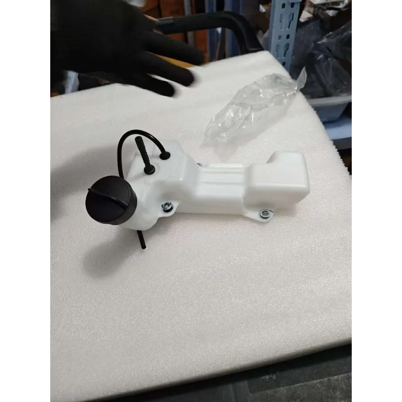 

For STIHL FS120 200 250 350 FR450 oil can assembly