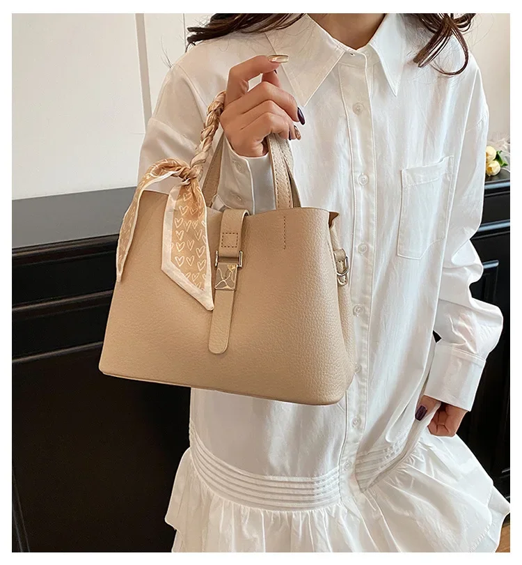

Light Luxury 2025 Women's Bucket Bag - PU Material, European & American Fashion, Shoulder, Handheld & Crossbody