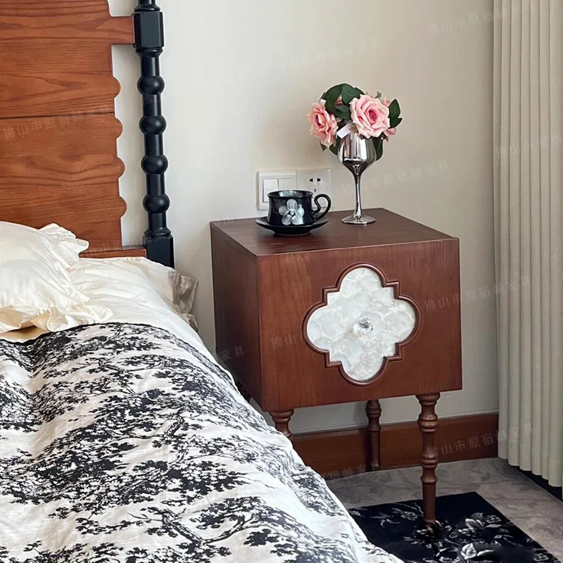 French retro solid wood locker, living room side four-leaf clover shell bedside storagecabinet, ancient bedsidetable
