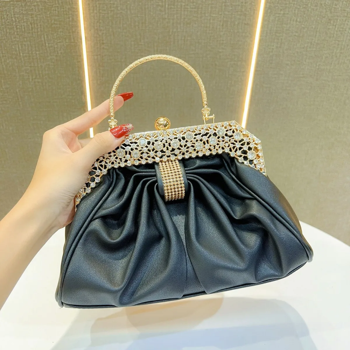 High-End Diamond Bow Clutch Women’s Gold Shell Shoulder Bag Luxury Brand Dumpling Purse Elegant Party Crossbody Chain Handbag
