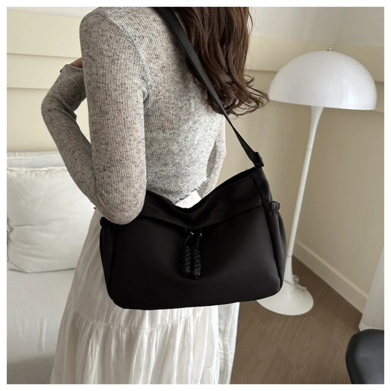 Crossbody Bag Commuter Woman's New HandBag Autumn and Winter Single Room Underarm Bag Popular Solid Color Tote Bag