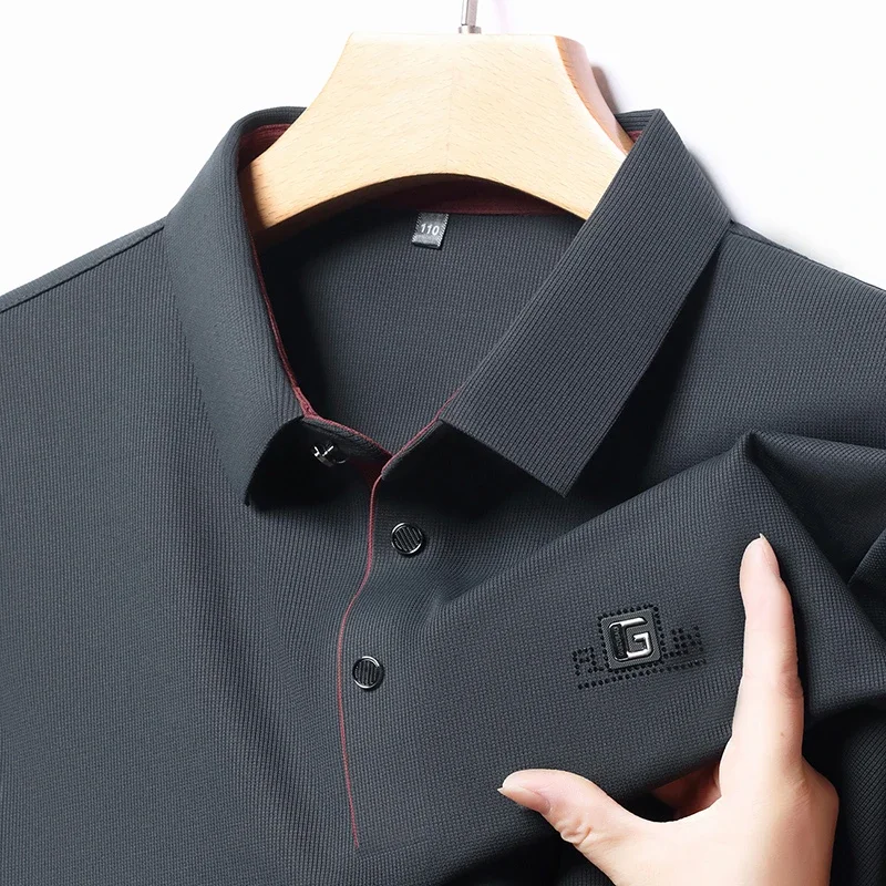 New Men\'s Business Casual Long Sleeved Shirt with Badge Solid Color Polo Shirt Fashionable Breathable Comfortable Versatile Top