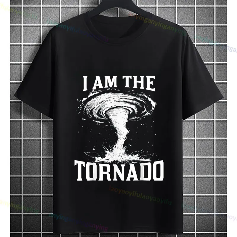 Camiseta gráfica divertida de Tornado Chaser, Camiseta de algodón de manga corta con cuello redondo, aventuras al aire libre y atuendo informal