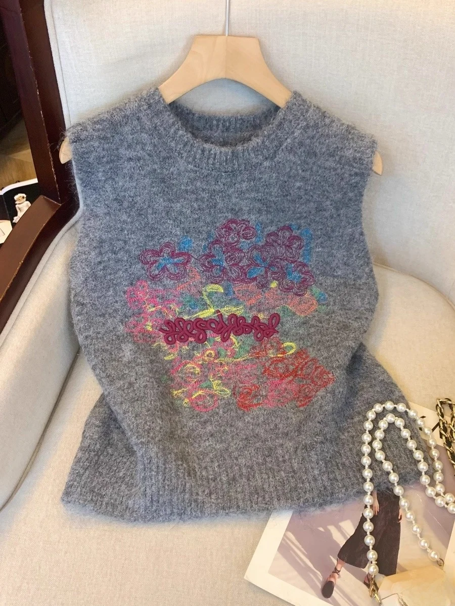 

Retro Ageless Embroidered Vest Knitted Sweater Women's Style Autumn Winter Outerwear Layering Sleeveless Top Trendy