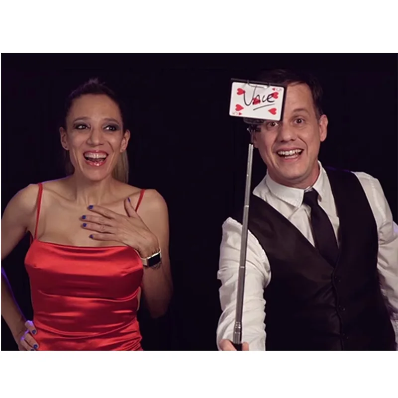 Selfie Catch (Gimmicks and Instructions) by Gustavo Raley Magic Tricks Find the Signed Card Prediction Stage Illusions Mentalism