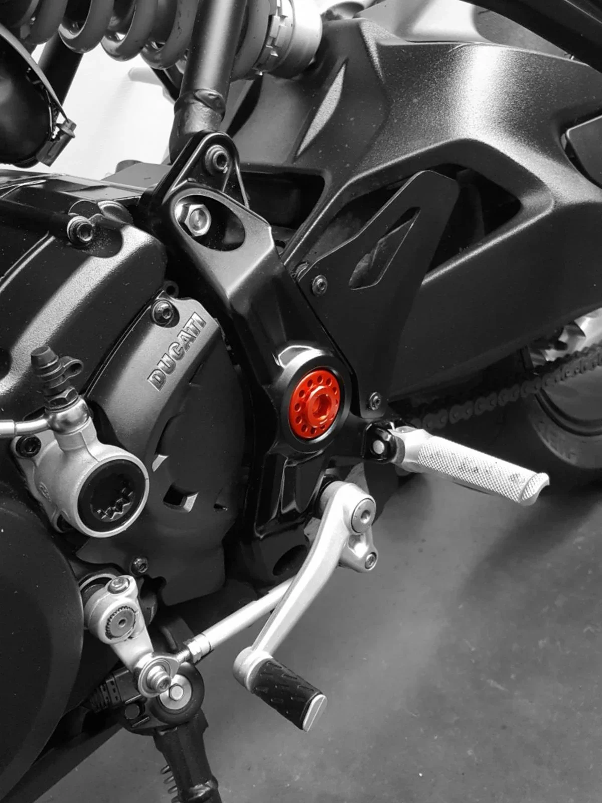 

CNC Aluminum Rearset Bolt Kit for Ducati Monster 696 796 797 950 937 1100 1100EVO | Footpeg Hardware