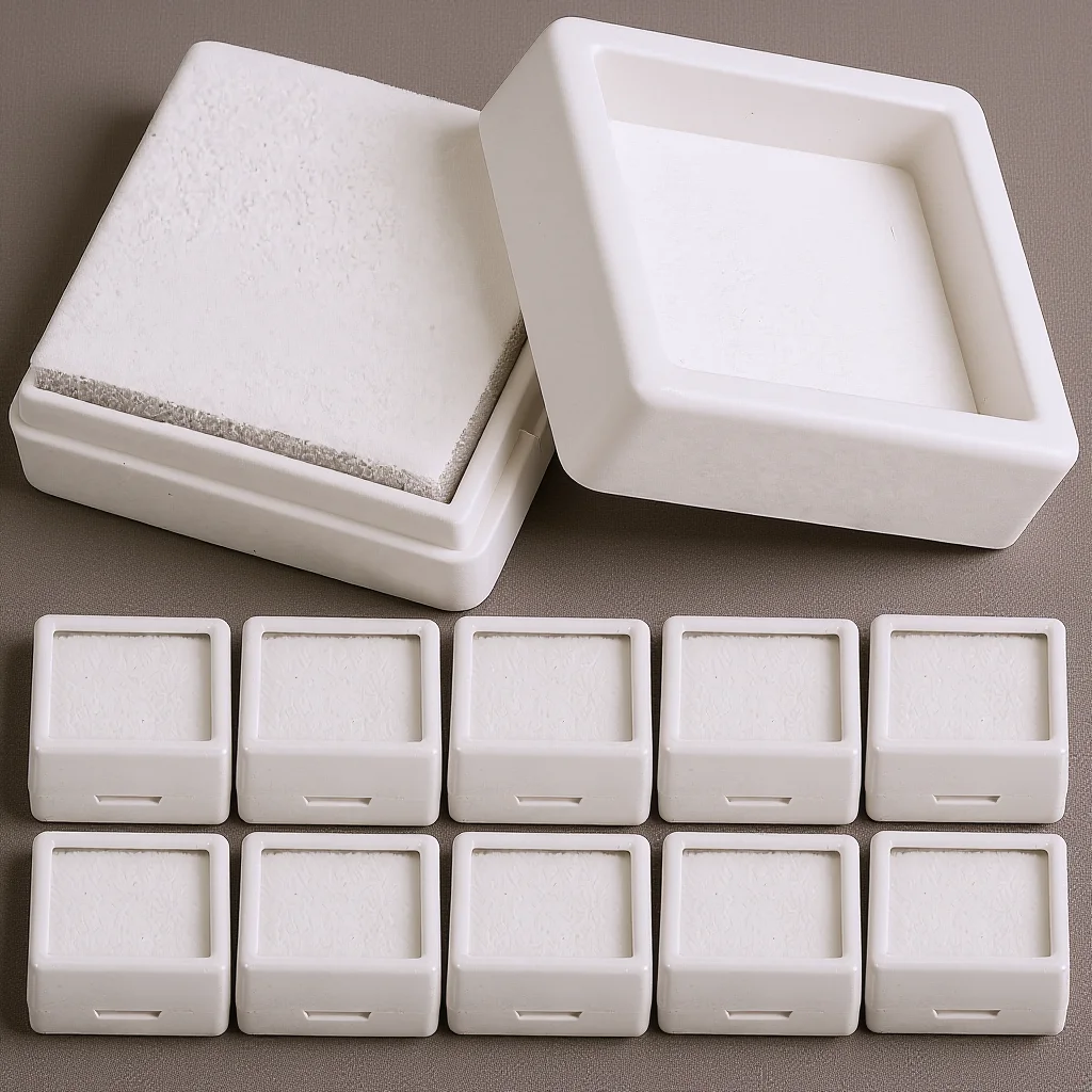 

12 шт., шкатулка для драгоценностей, прозрачная верхняя крышка, квадратная маленькая витрина для драгоценных камней, пластиковая коробка для хранения с губкой для колец, камней, безделушек