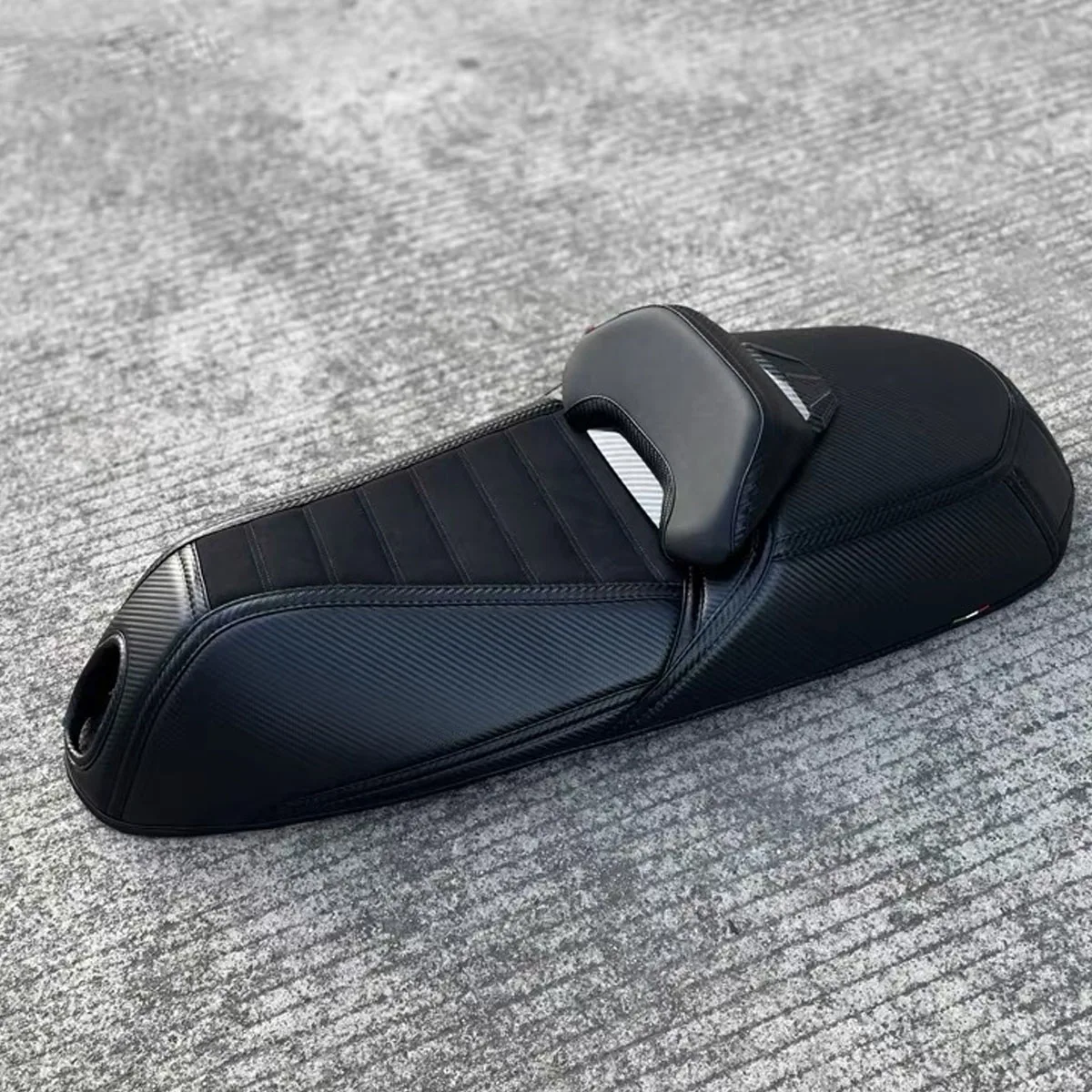 

Чехол на сиденье мотоцикла, аксессуары, утолщенный чехол на сиденье, поясничная поддержка, спинка, подходит для Peugeot Django EVO150 EVO 150