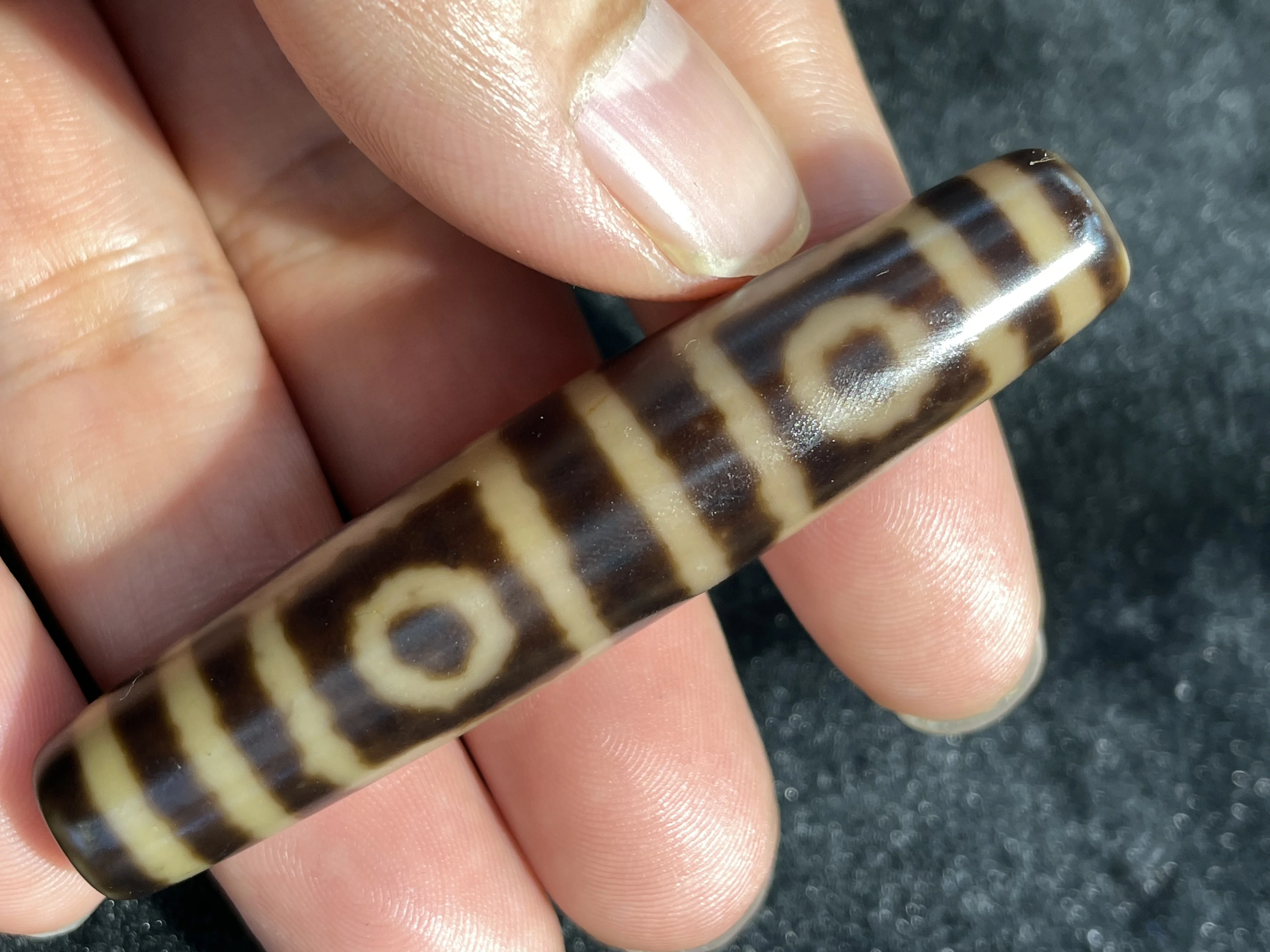 Energy Magic Tibetan Old Agate Ivory Color Fold Line Di'men 4 Eyed Long dZi Bead Totem Amulet Pendant Jewelry Gemstone