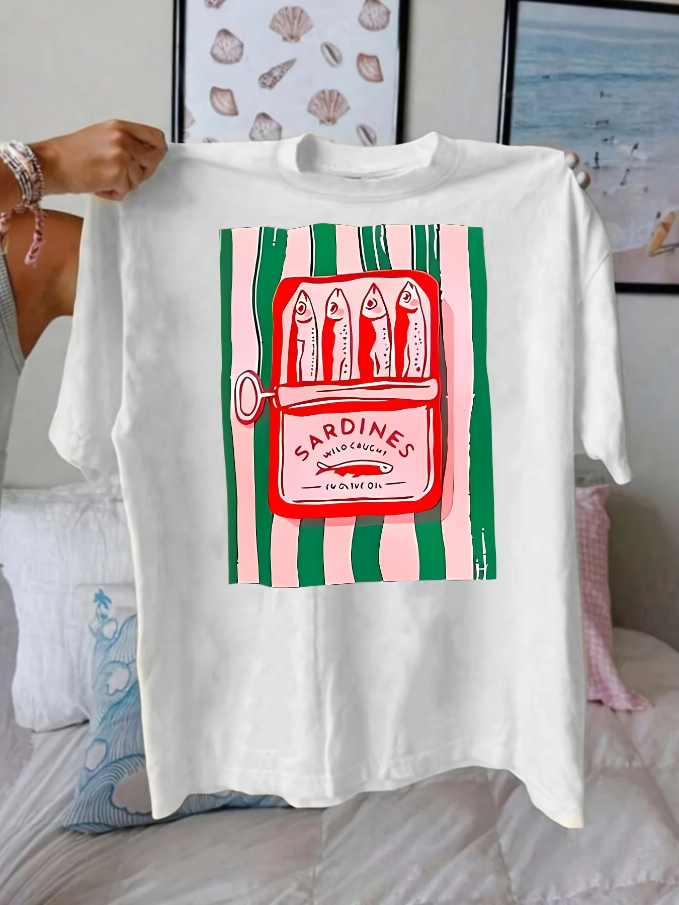 【0901】تيشيرت نسائي بمقاس كبير ورقبة دائرية وأكمام قصيرة مع نصف كم مرن ومطبوعات عصرية