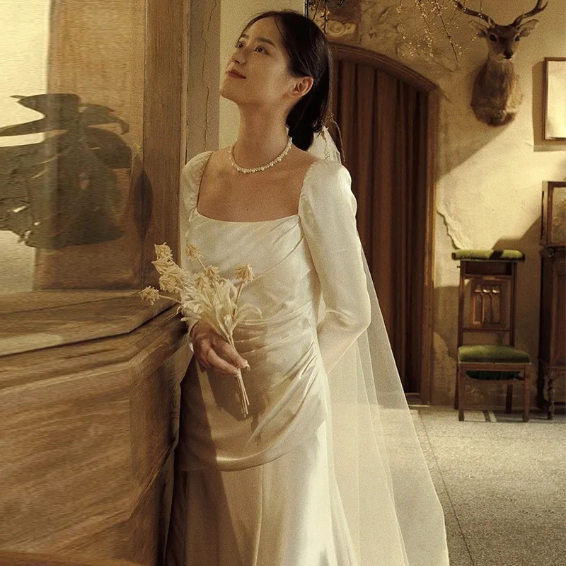 Französischer Stil Langarm Leichtes Hochzeitskleid Neue Braut Temperament Vintage Satin Empfang Ausgehendes Kleid Meerjungfrau Kleid Winter