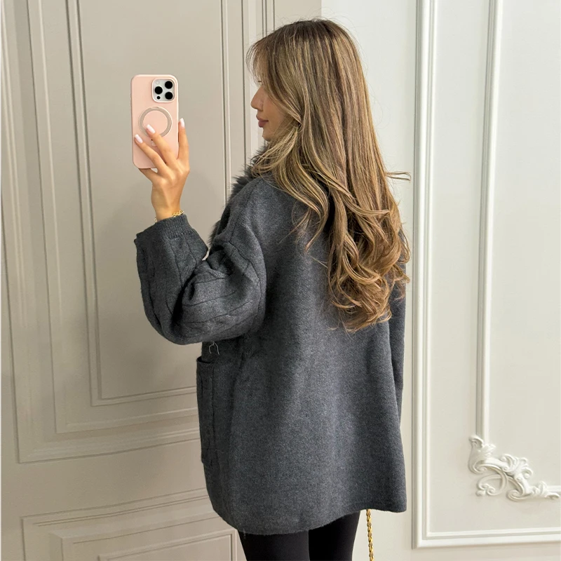 Damen-Strickwaren, Strickjacke mit Kunstpelz-Patchwork, verdrehtes Strickmuster, Herbst, Damen, Revers, lange Ärmel, Taschen, einfarbig, locker geschnitten, neue Oberbekleidung. – Detail 5