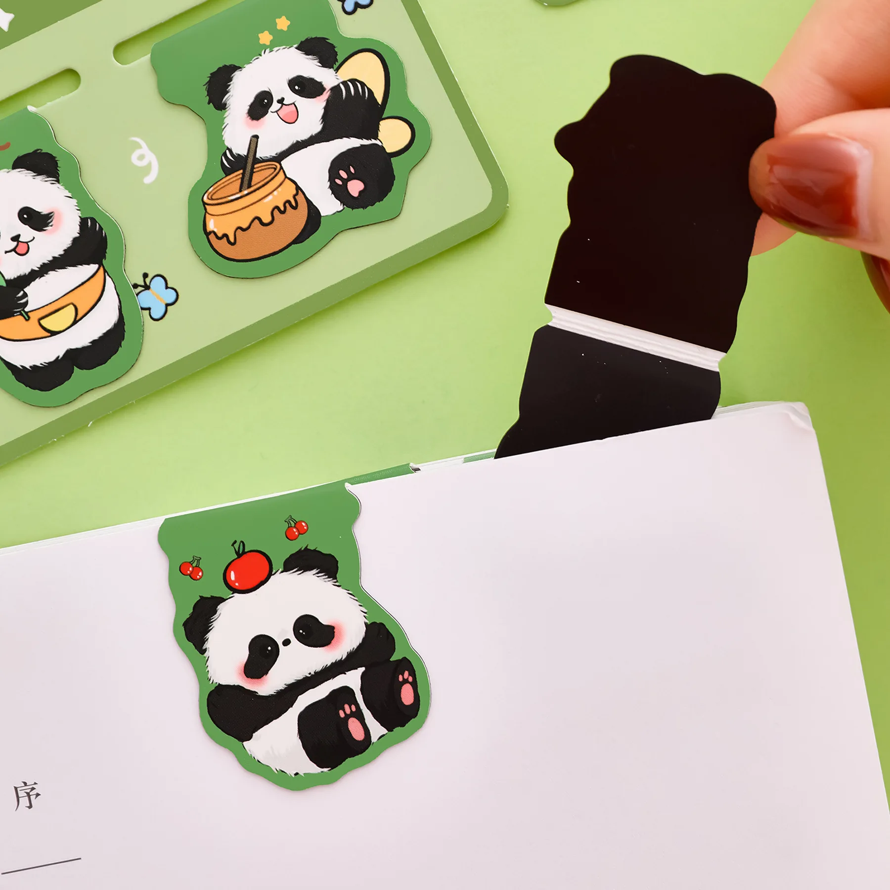 Random 1 Pc Cartoon Panda  Magnetic Bookmark Animal Art Page Folder for Books Readers Student Stationery Office School Supplies