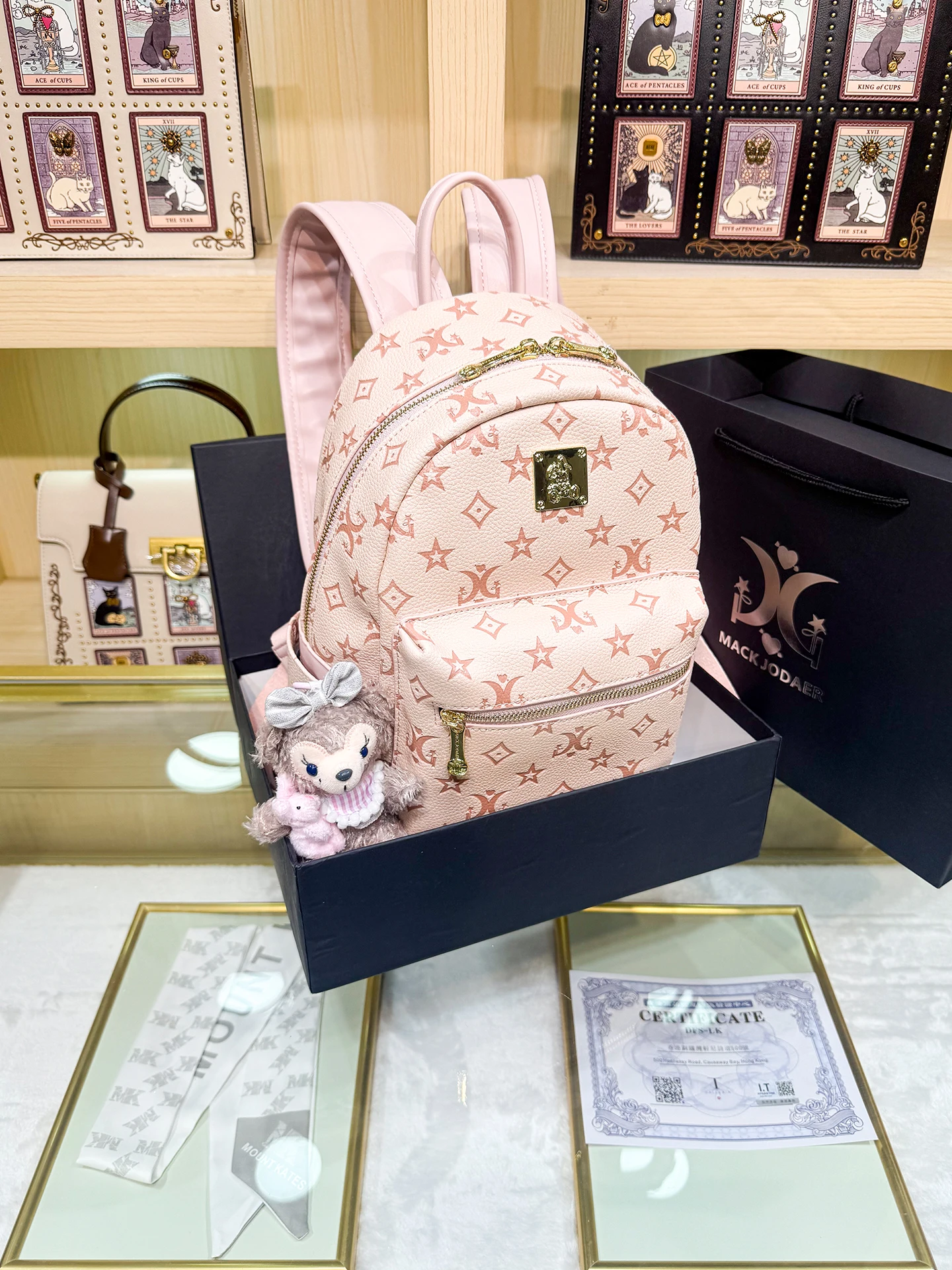 sac-a-dos-femme-rose-sakura-a-motifs-floraux-en-relief-style-navetteur-sac-d'etudiant-mack-jodaer-premium-feelings-nouvelle-collection-2026