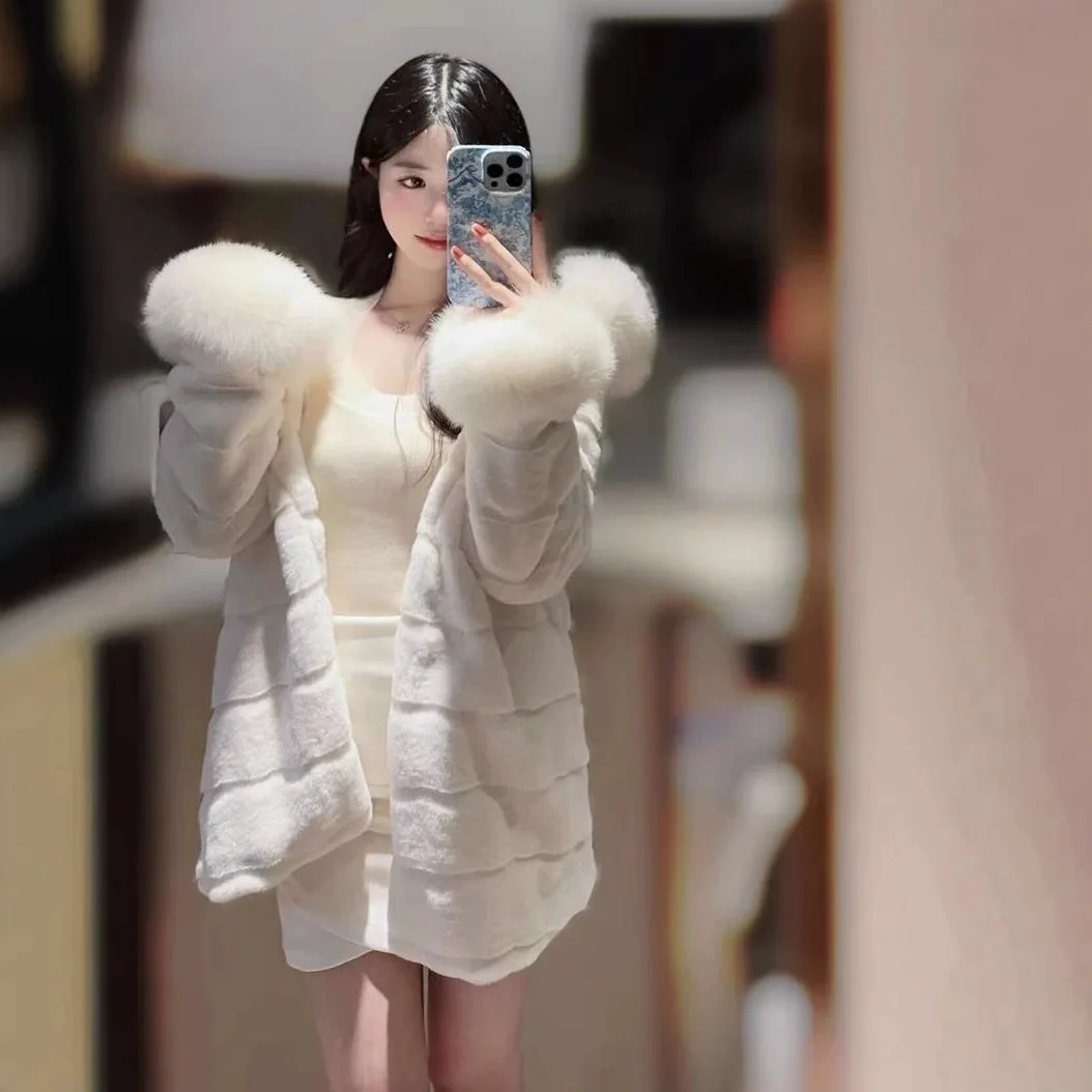 เสื้อโค้ทขนเฟอร์เทียมแบบมีฮู้ด สไตล์ลำลอง หรูหรา สำหรับผู้หญิง แฟชั่นฤดูหนาวปี 2025 สไตล์ยุโรป-อเมริกัน