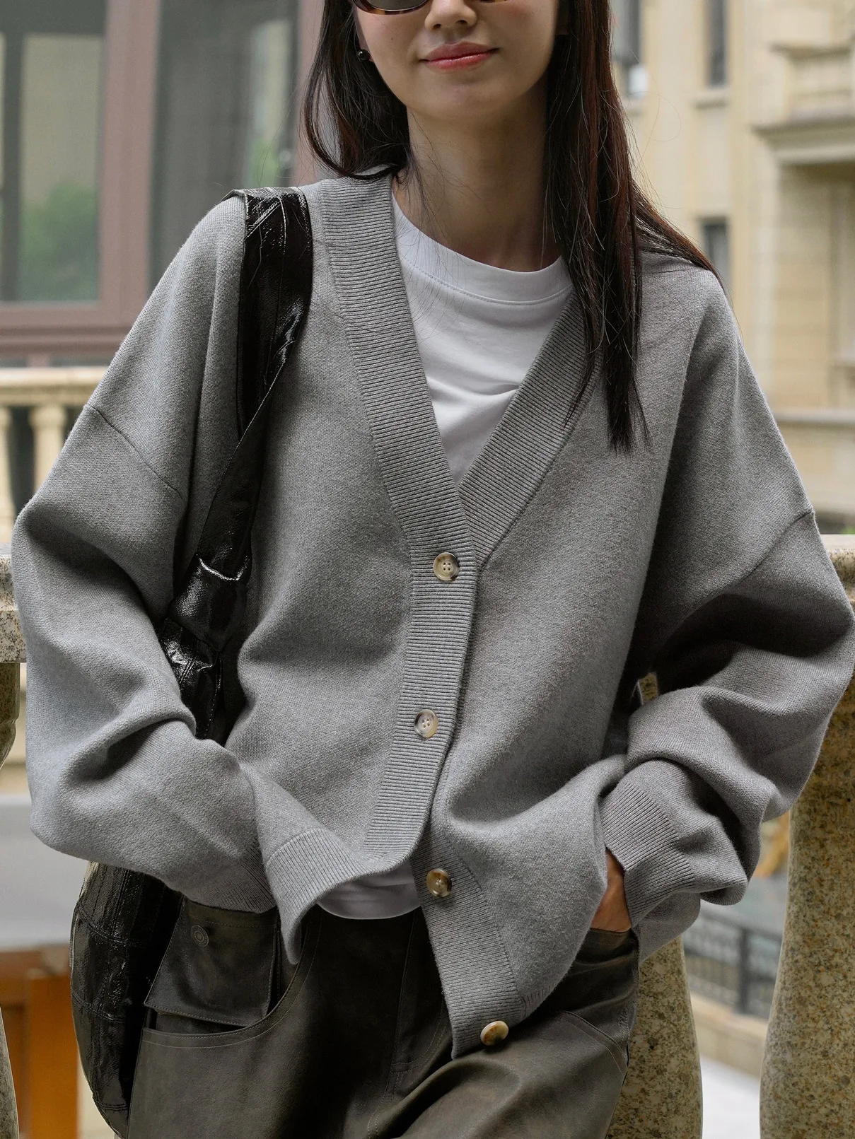 Autumn and Winter Women\'s Casual Solid V-Neck Long Sleeve Loose Cardigan Sweater
