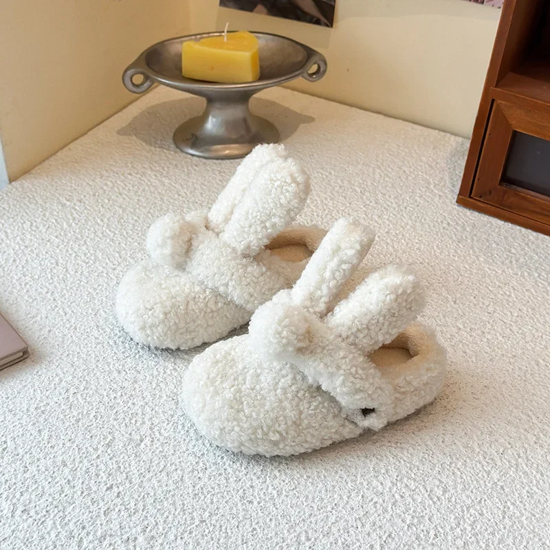 

Детская хлопковая обувь, замшевые теплые детские тапочки с милым кроликом, нескользящие зимние тапочки с мягкой подошвой, новинка 2025, удобные полутапочки для девочек