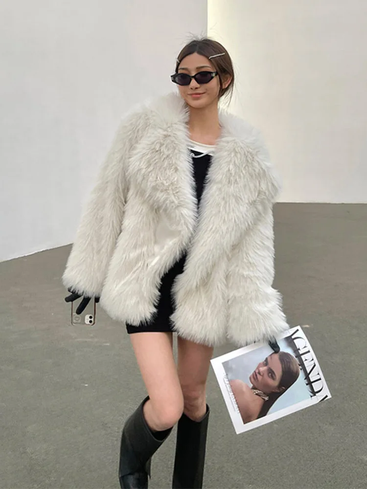 

Шикарная белая шуба из искусственного меха с большим воротником, экологичная, новая модель для женщин, стильная, для повседневной носки, для молодых девушек.
