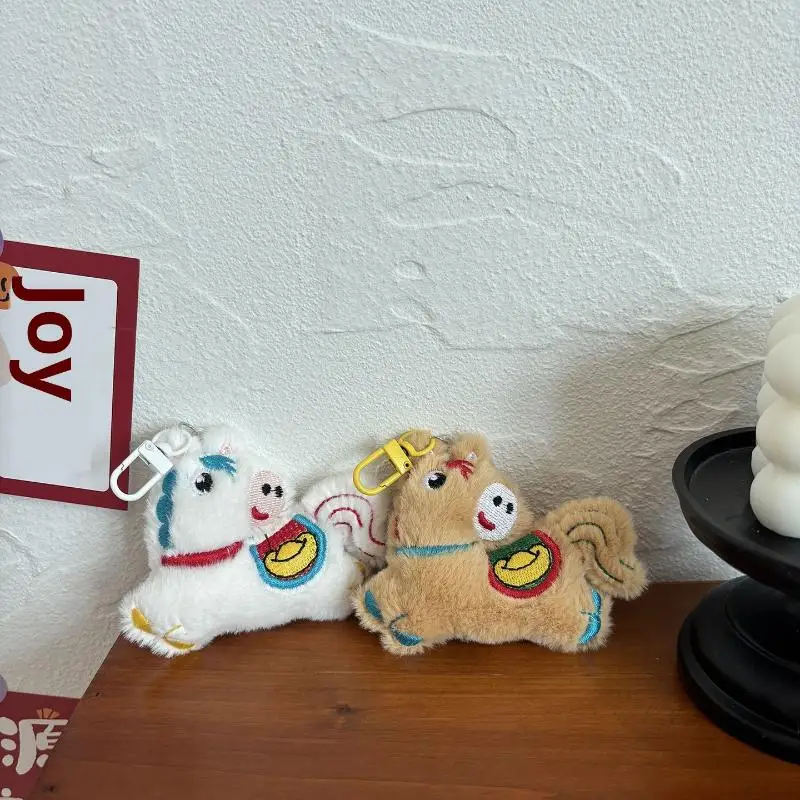 1 قطعة دمية المهر ديكور المنزل حلية 2026 سنة الحصان التميمة ألعاب من نسيج مخملي قلادة لينة واقعية هدايا المولود الجديد