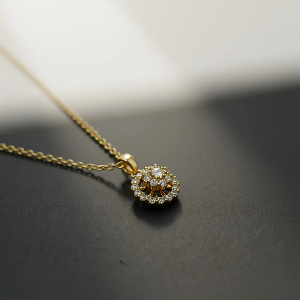 Chic Gold Tone Copper Pendant Necklace, Cluster Zircon Sunburst Round Decor Jewelry for Banquet & Special Gift Selection