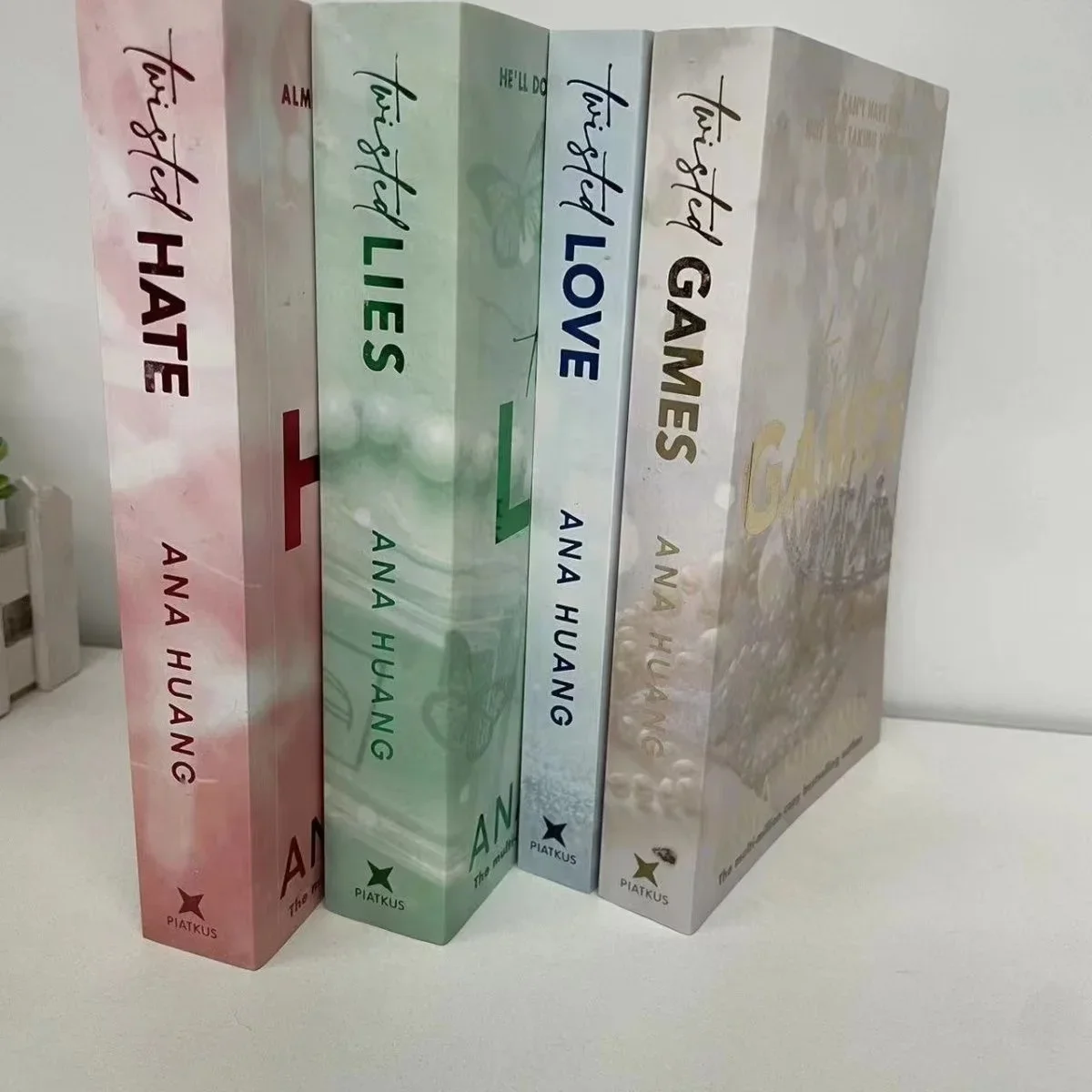 4 Books/Set Twisted Series By Ana Huang Books Love /Games / Hate /Lies Paperback English Novel Book