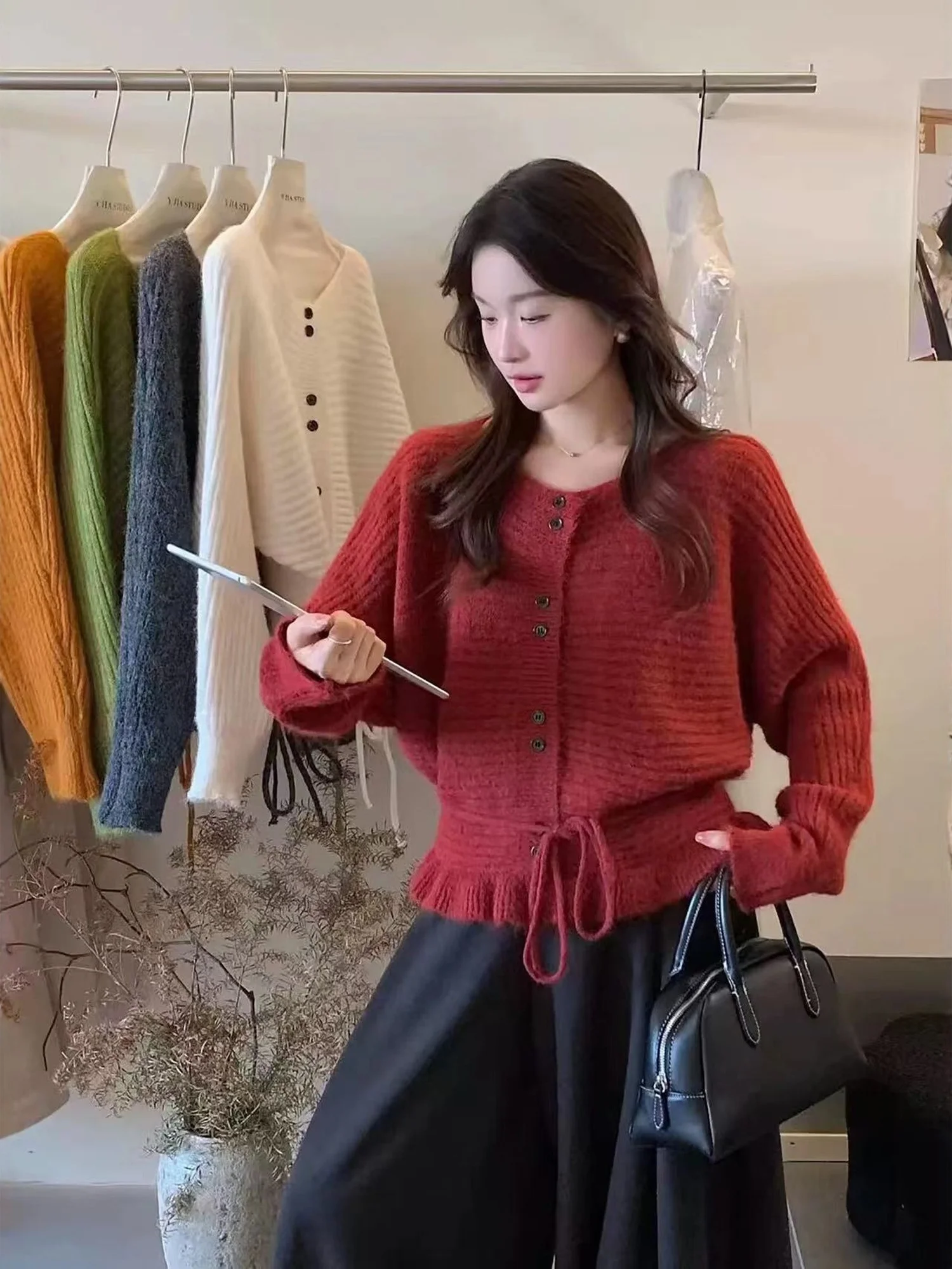 Sweet Design round Neck Knitted Sweater Women's Short Style Ruffle Hem Waist Cinched Gentle Wind Style Online Exclusive