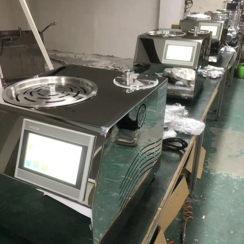 Macchina compatta per sciogliere e temperare il cioccolato, ideale per cioccolatini e cuocere al forno fatti a mano